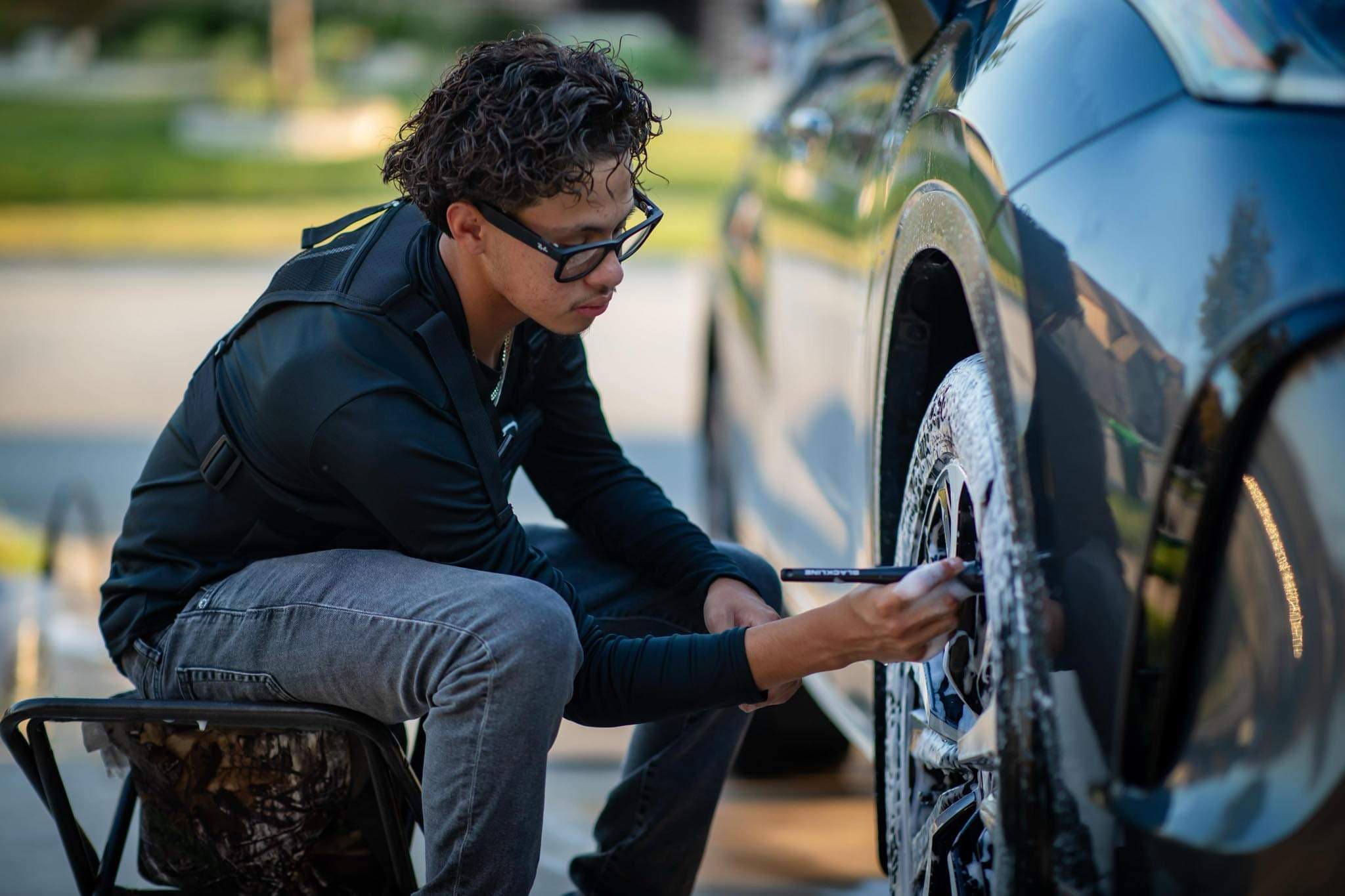 Detailed wheel cleaning at a customer location